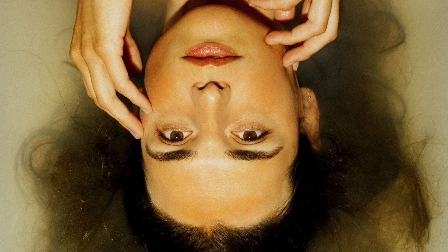 1000 AIRPLANES ON THE ROOF